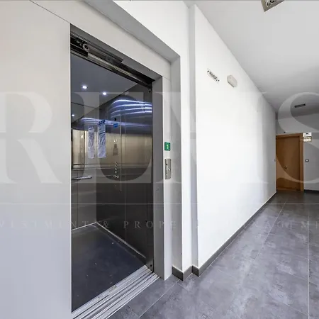 Apartment Relaxing With Parking In The Center By Rems